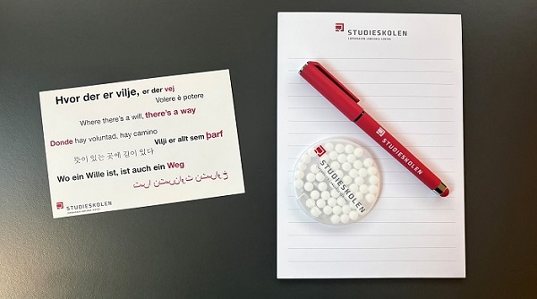 Blok og kuglepind med Studieskolens logo